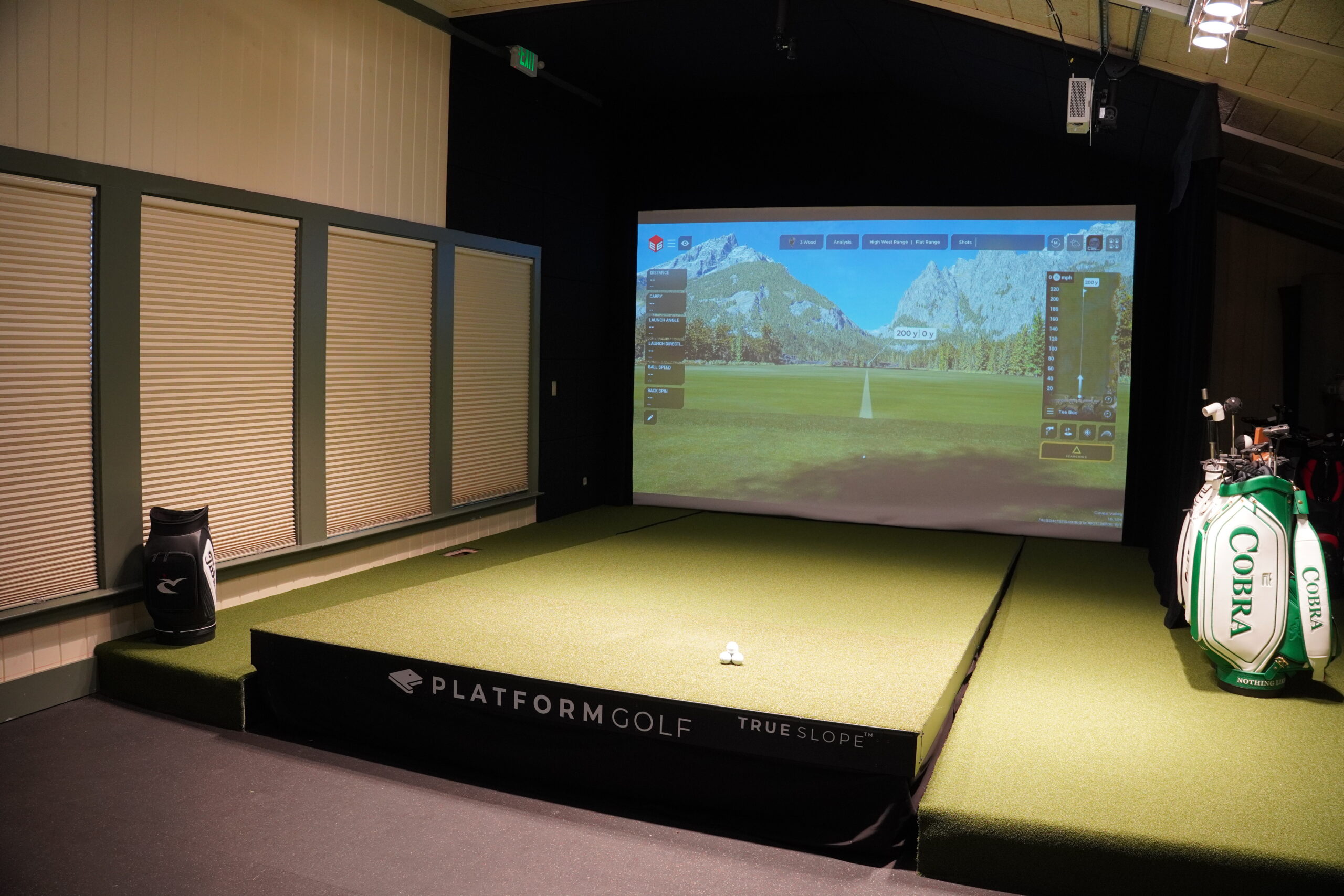 A Platform Golf TrueSlope simulator bay